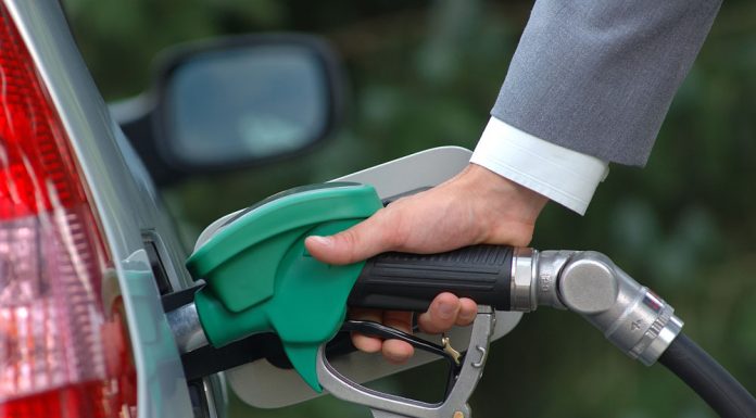 De mâine carburanţii iarăşi se scumpesc carburanţii se scumpesc