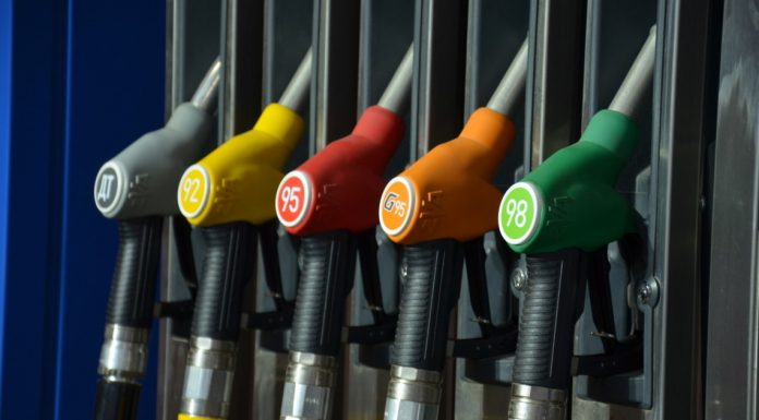 De mâine se scumpesc carburanţii Se scumpesc carburanţii