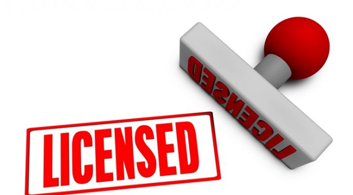 Se mai sancţionează desfăşurarea activităţii fără licenţă?