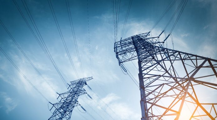 Поставщик электроэнергии обязан к выплате ущерба за то, что перепутал «фазы»