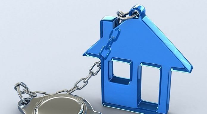 Наниматели не платили за аренду квартиры и оставили долги по коммуналке, но суд их оправдал