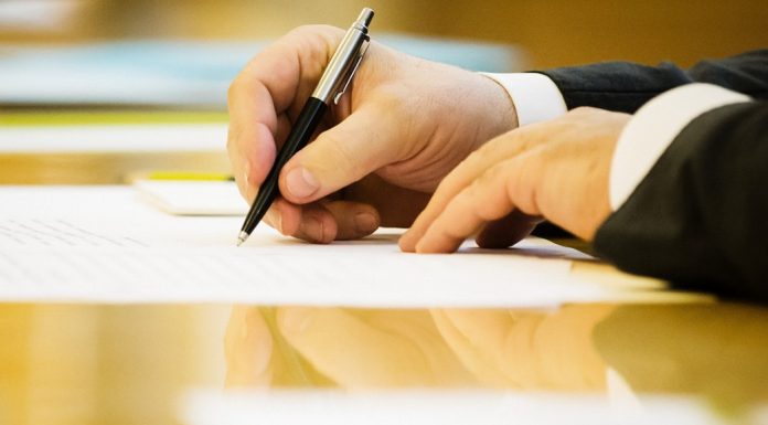 Директорам запретят уходить к конкурентам, обяжут хранить молчание и подготовят к увольнению в любой момент