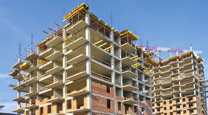 Компания-застройщик опаздывает со сдачей дома. На что рассчитывать покупателю квартиры?