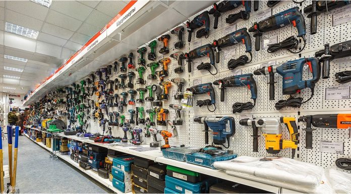 Работников собрали в магазине, которому запрещена торговля. Есть ли основания для штрафа?